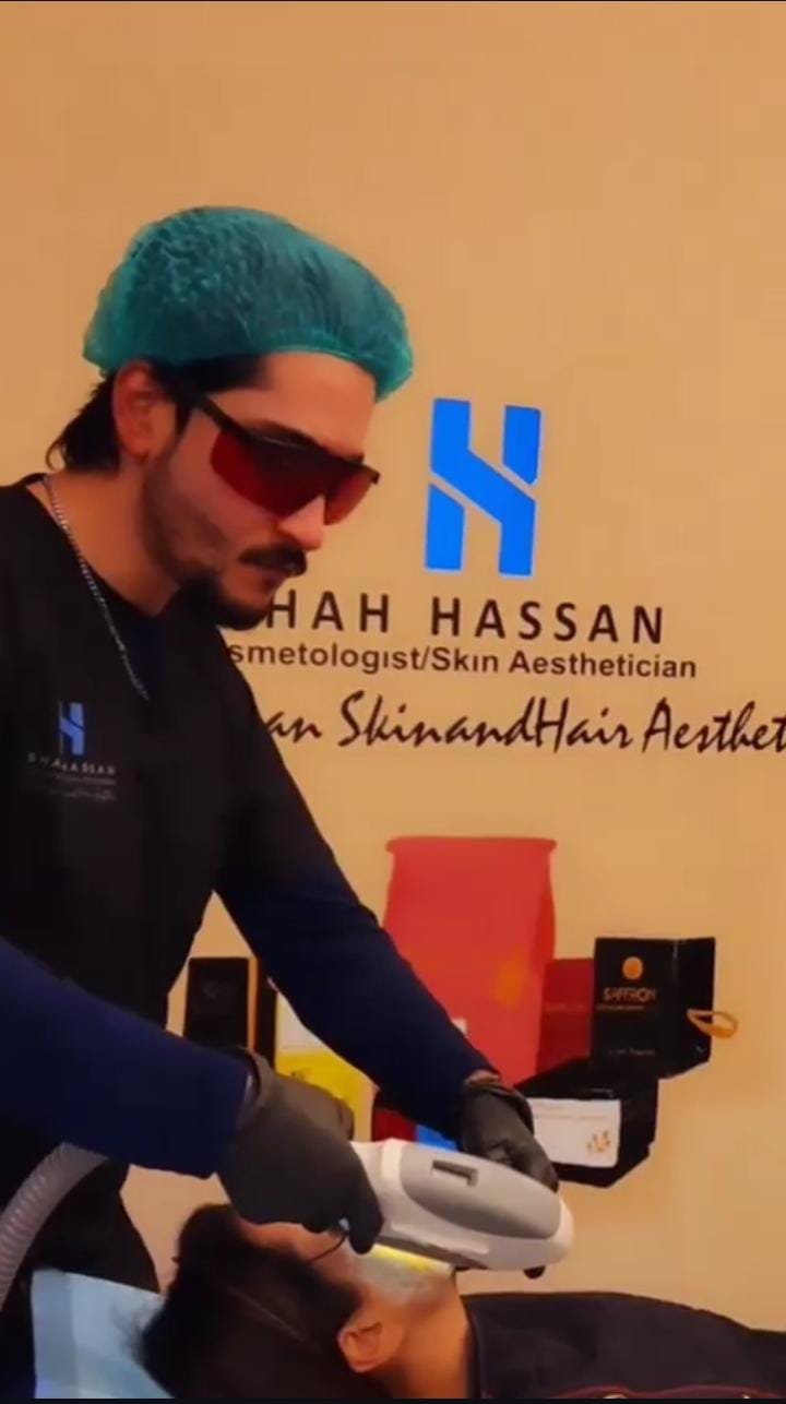 Shah Hassan Clinic practitioner performing a skin treatment